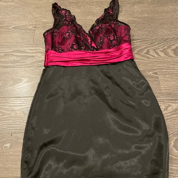 Beautiful black & pink dress size S - Picture 4 of 4